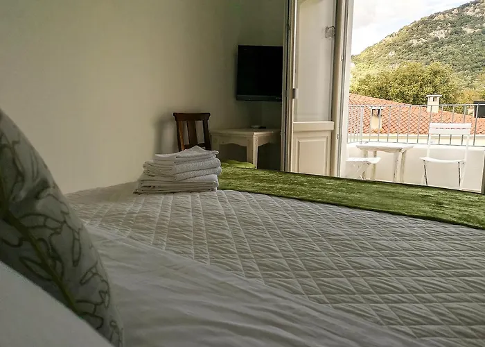 Limone Oda ve Kahvaltı 3*